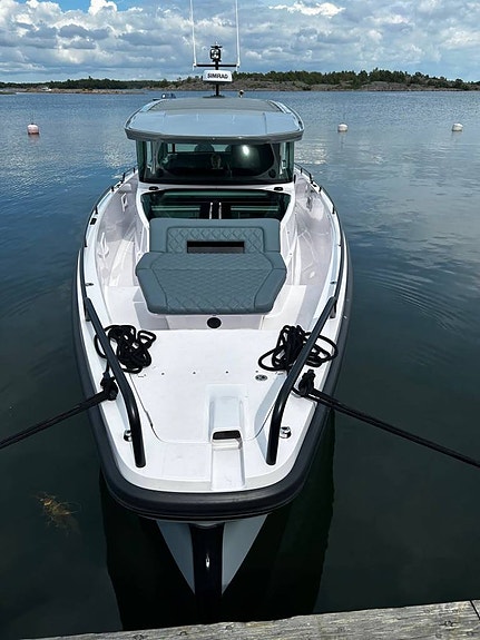 Axopar 37 XC Cross Cabin/2xMercury 300hk/2022/BRABUS 2 of 12