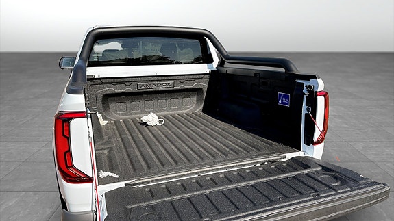 Volkswagen Amarok 12 of 12