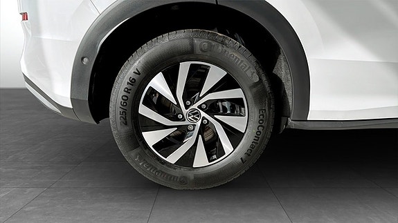 Volkswagen T-Roc 4 of 12