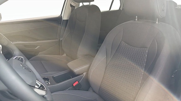 Volkswagen T-Roc 6 of 12