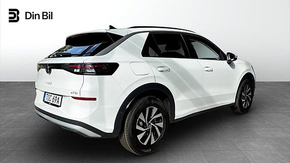 Volkswagen T-Roc 3 of 12