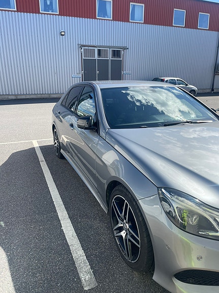 Mercedes-Benz E220 3 of 8