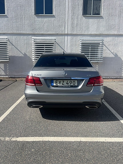 Mercedes-Benz E220 6 of 8