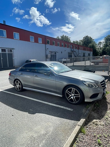Mercedes-Benz E220 4 of 8
