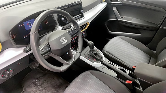 Seat Arona 8 of 14