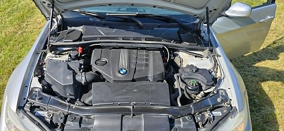 BMW 320d 2 of 7