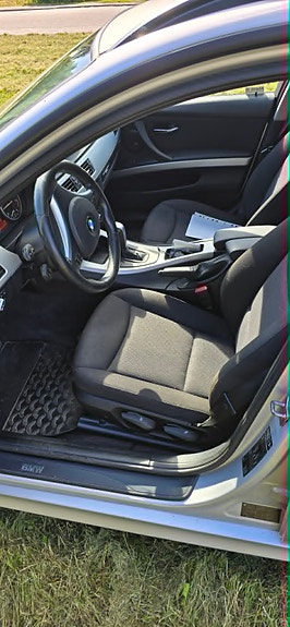 BMW 320d 3 of 7
