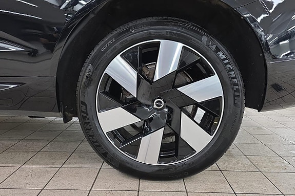Volvo XC60 18 of 30