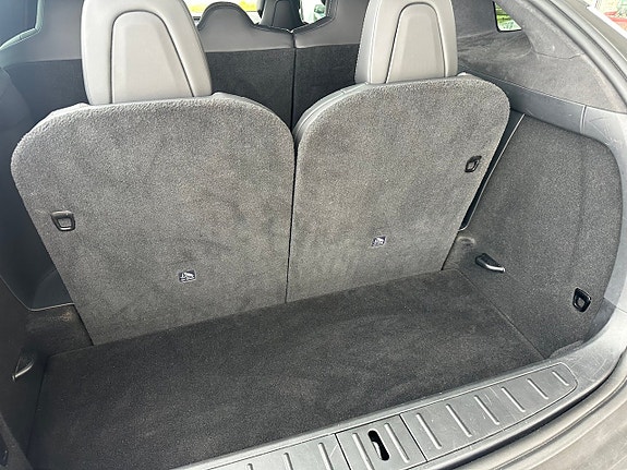 Tesla Model X 19 of 27
