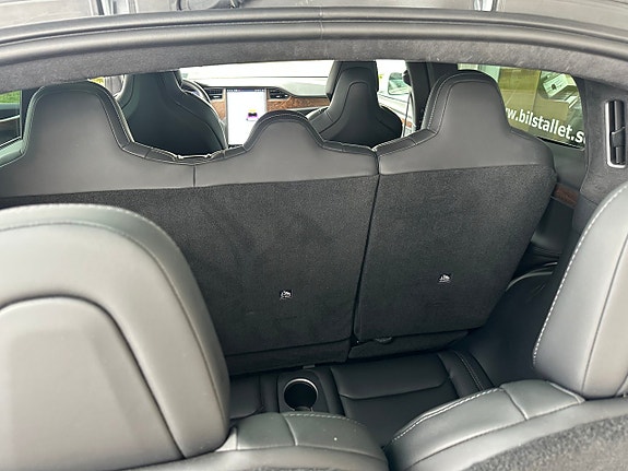Tesla Model X 13 of 27