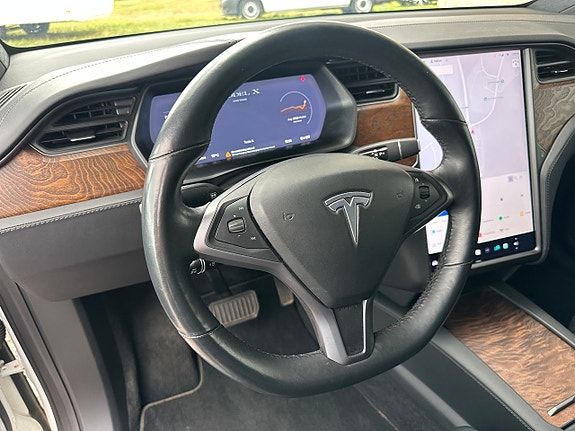 Tesla Model X 15 of 27