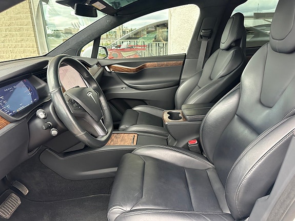 Tesla Model X 4 of 27