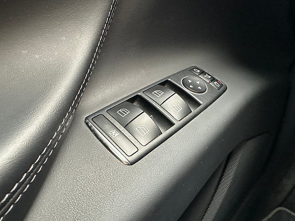Tesla Model X 18 of 27