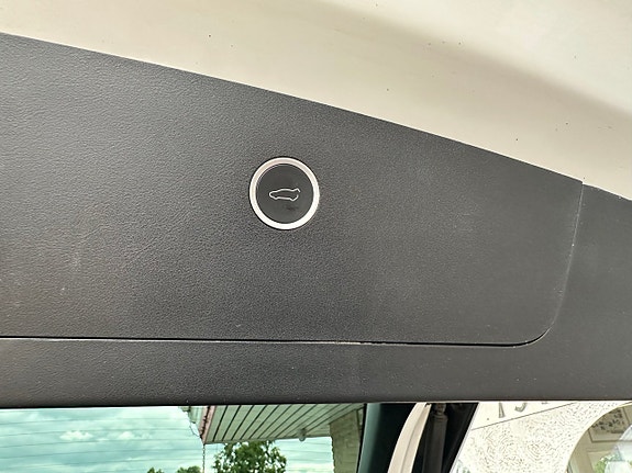 Tesla Model X 22 of 27