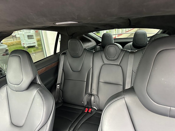 Tesla Model X 8 of 27