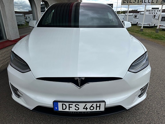 Tesla Model X 7 of 27