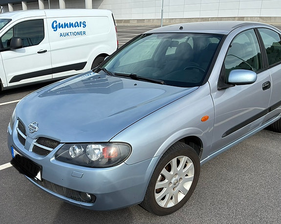 Nissan Almera 4 of 8