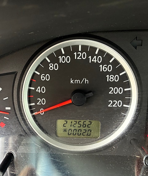 Nissan Almera 6 of 8