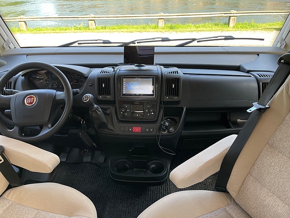 Hymer B 588 Bianco Line- Alde, 3,0L 177hk kamkedja, Långbädd 7 of 11