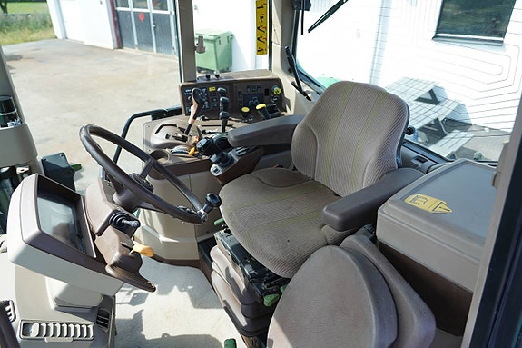 JOHN DEERE 6820 / XBU462 7 of 12