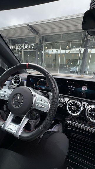 Mercedes-Benz CLA35 5 of 9