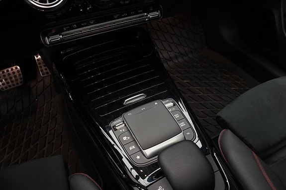 Mercedes-Benz CLA35 7 of 9
