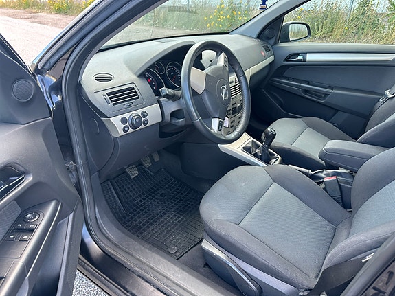 Opel Astra 8 of 16