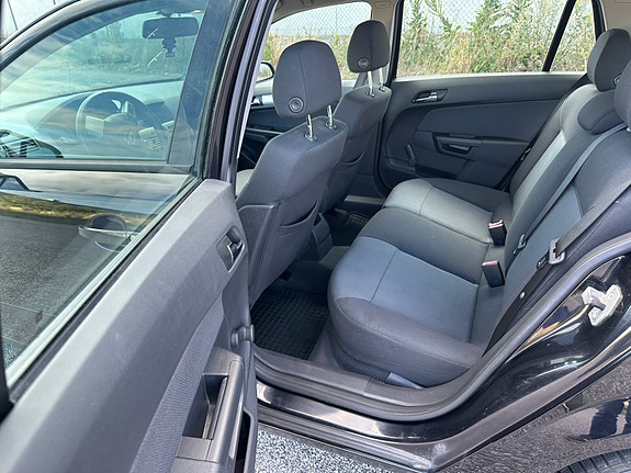 Opel Astra 9 of 16