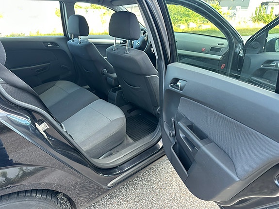 Opel Astra 15 of 16