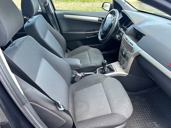 Opel Astra 12 of 16