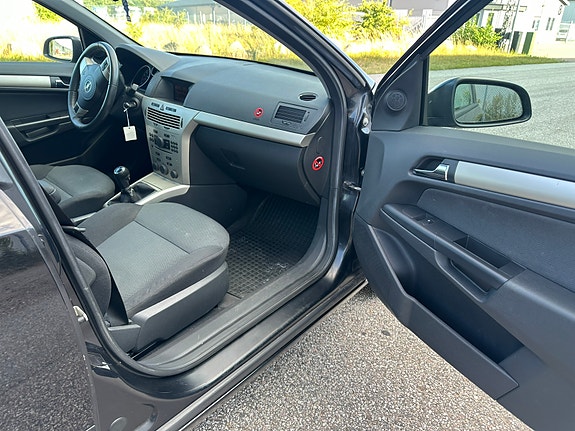 Opel Astra 13 of 16