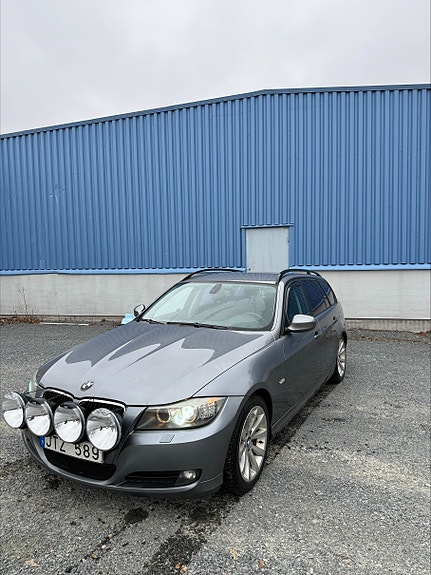 BMW 320d 2 of 4