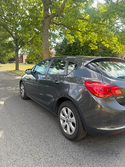 Opel Astra 2 of 6