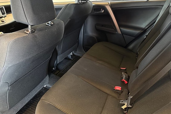 Toyota RAV4 12 of 14