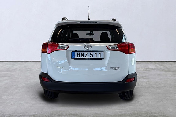 Toyota RAV4 5 of 14