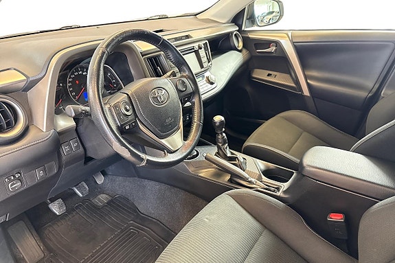 Toyota RAV4 8 of 14