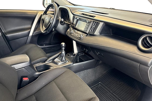 Toyota RAV4 10 of 14