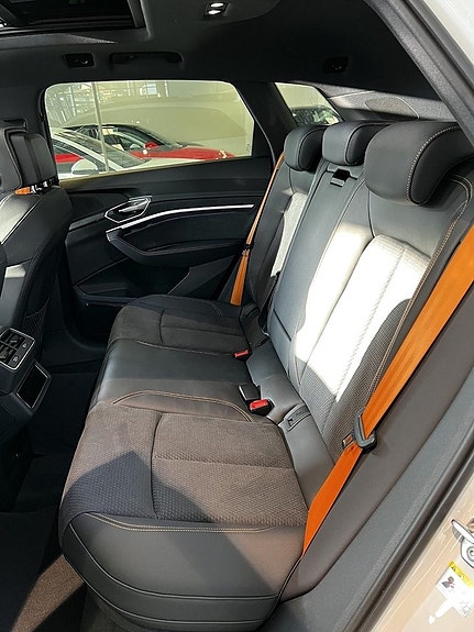 Audi e-tron 6 of 10