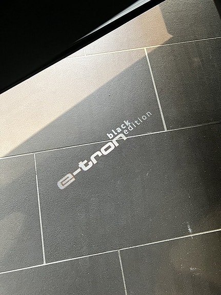Audi e-tron 10 of 10
