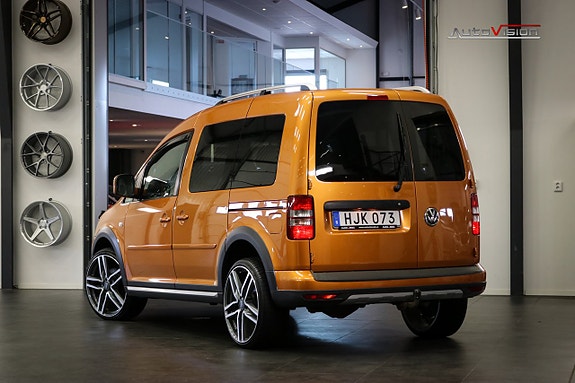 Volkswagen Caddy Cross 2 of 22