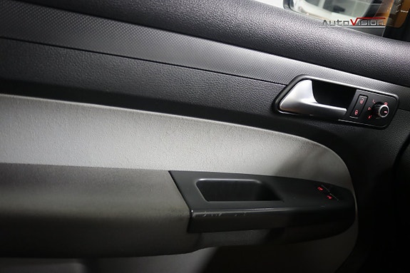 Volkswagen Caddy Cross 16 of 22