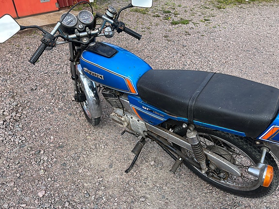 Suzuki GP 125 3 of 7