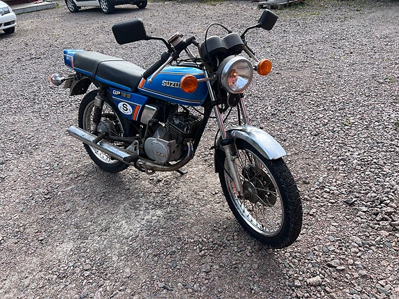 Suzuki GP 125 2 of 7