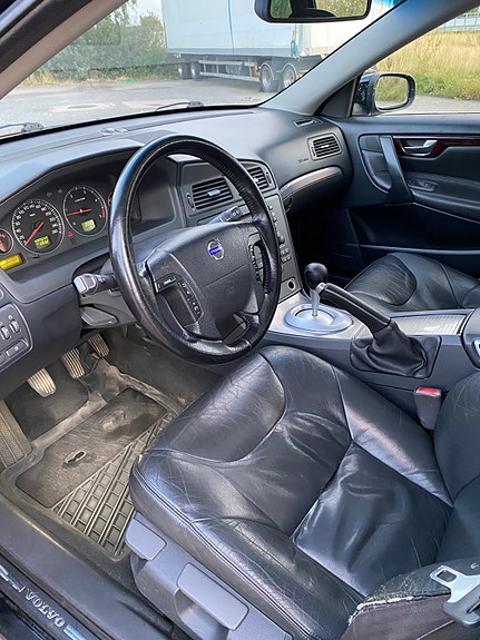 Volvo V70 6 of 8