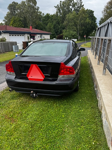 Volvo S60 4 of 5