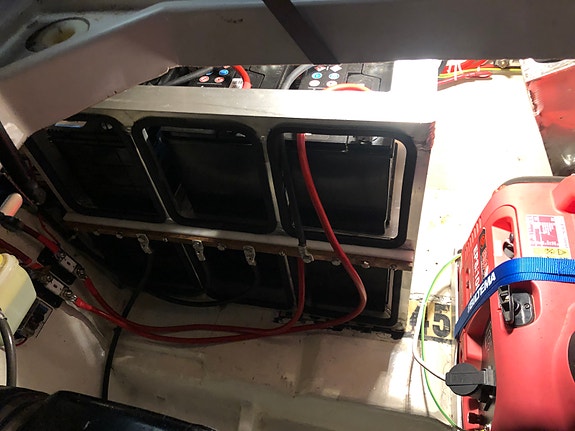 Bayliner 3055 -94 8 of 10