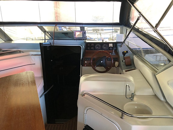 Bayliner 3055 -94 3 of 10