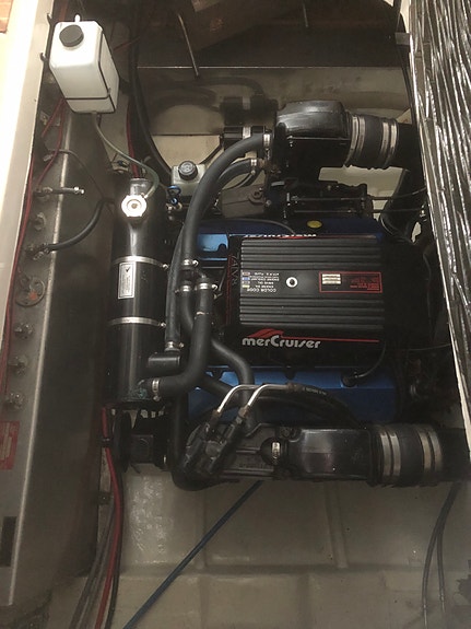 Bayliner 3055 -94 7 of 10