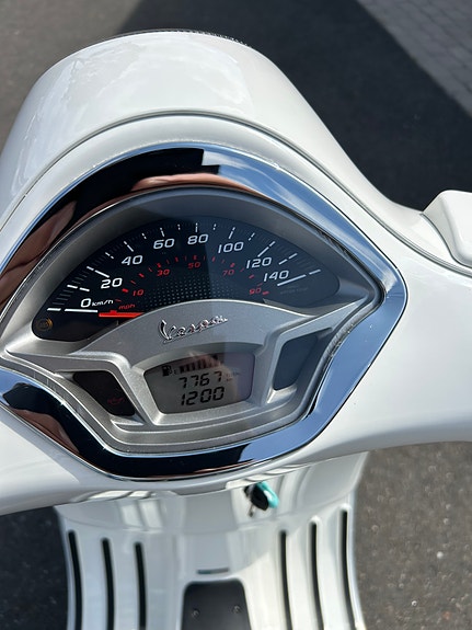 Vespa GTS SUPER 300 5 of 5