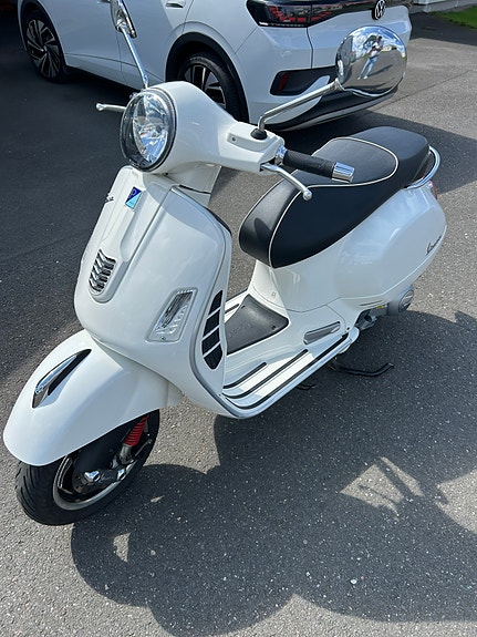 Vespa GTS SUPER 300 4 of 5